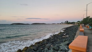 A coastal walkway with benches and a rocky shoreline. - Aguasalá Beach House, Puerto Nuevo Beach (Vega Baja)