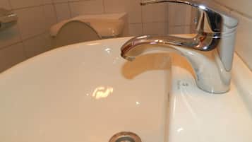 Shower, free toiletries, towels