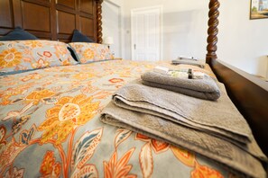 Apartment, 1 King Bed with Sofa bed | 2 bedrooms, iron/ironing board, free WiFi, bed sheets