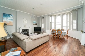 Apartment, 1 King Bed with Sofa bed | Living room | 30-inch TV with cable channels, fireplace