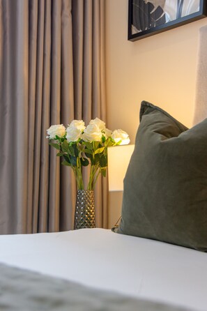 1 bedroom, in-room safe, desk, iron/ironing board