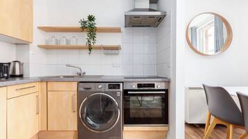 Apartment | Private kitchen | Full-sized fridge, microwave, oven, electric kettle