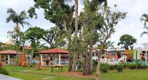 Children's area - Cozy Chalet in a Family-Friendly Condominium with Pool on the Beach (Florianópolis)