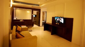 Deluxe Family Suite Non AC | In-room safe, desk, free WiFi, bed sheets - Hotel Sai Nisarg (Rahata)