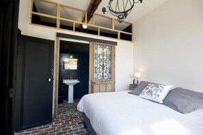 2 chambres, fer et planche à repasser, lit parapluie, Wi-Fi gratuit