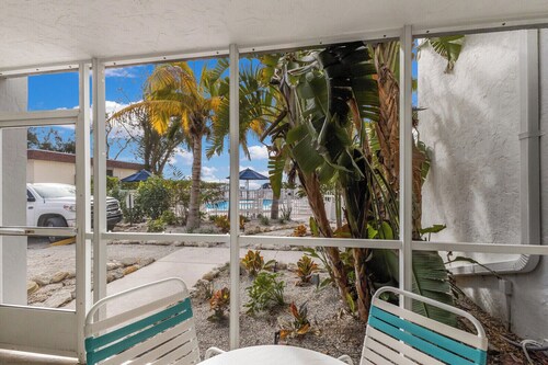 One Bedroom Condo at Beachfront Resort!