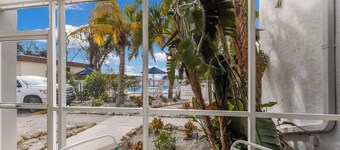 One Bedroom Condo at Beachfront Resort!