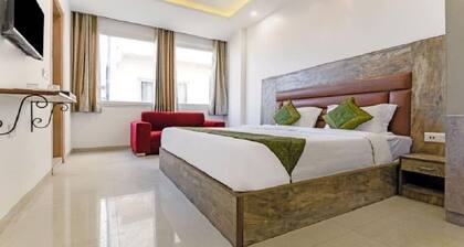 Gracious by Vishesh Hotels & Home Stay, Near Delhi Airport India, Private Room