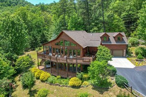 Exterior - Amazing 5 br cabin-amazing mtn views & mins to NP (Sevierville)