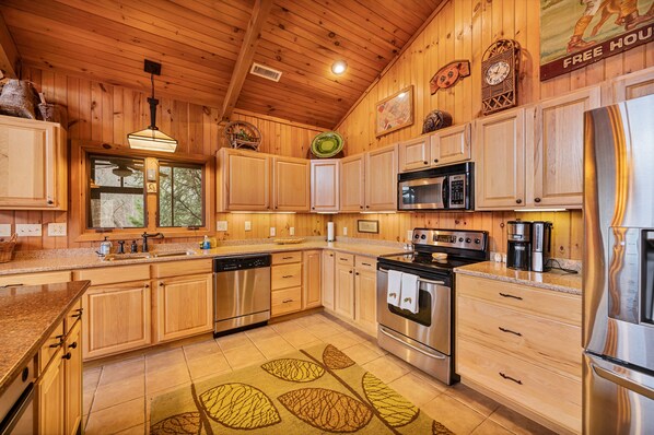 冰箱、微波炉、烤箱、炉灶