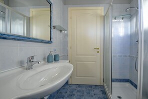 Ducha y secador de pelo