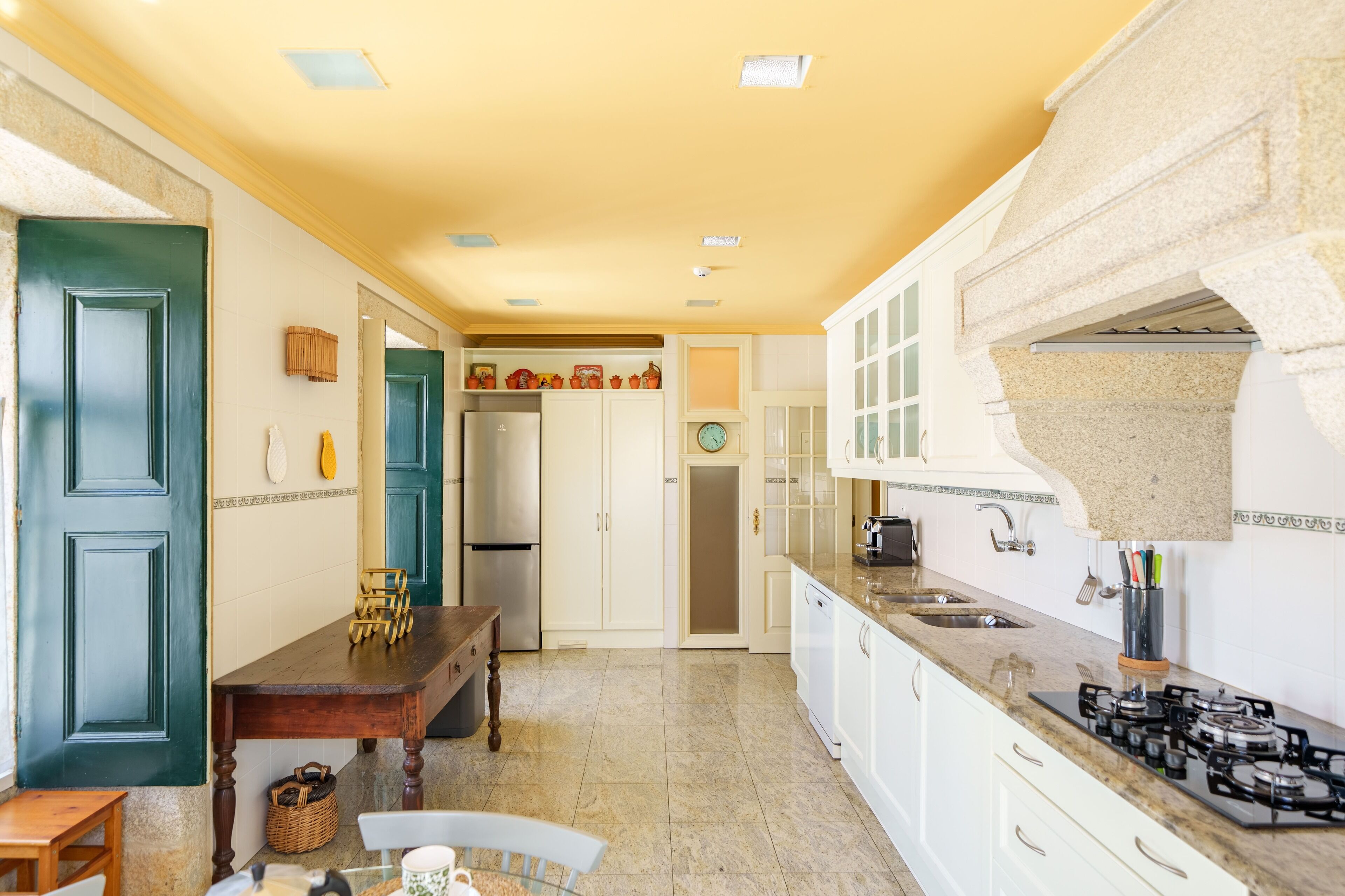 Comfort Villa | Private kitchen | Fridge, microwave, oven, stovetop