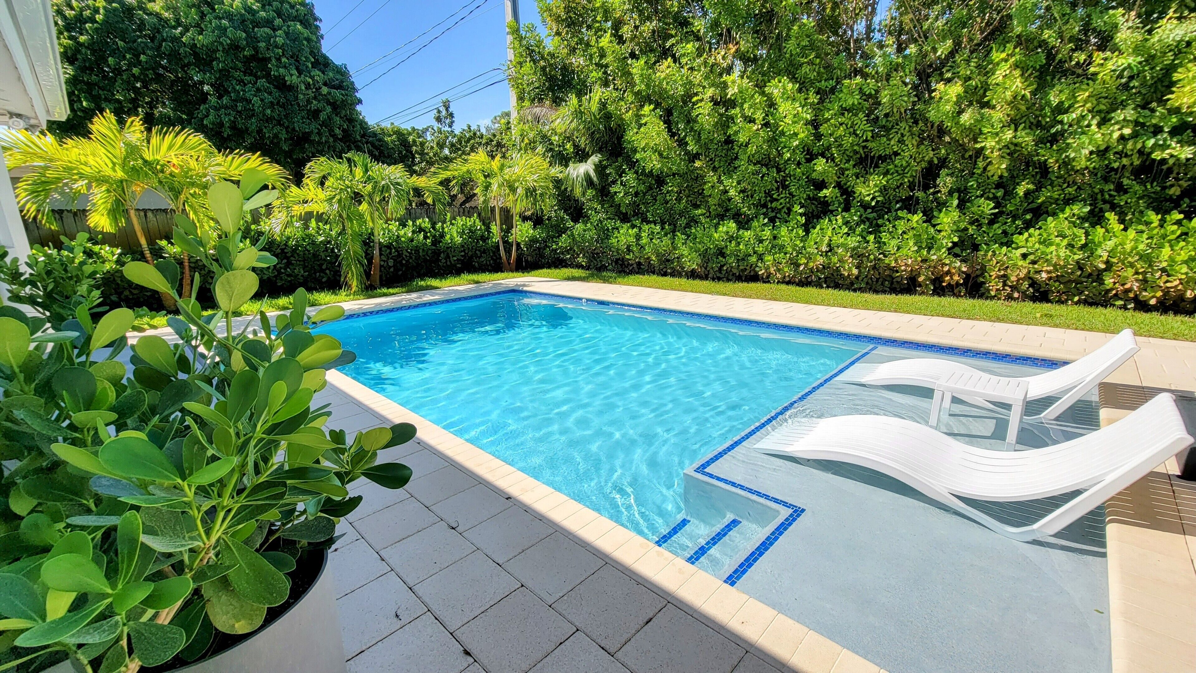 All Brand New Salt Water Heated Pool Oasis Near the Beach