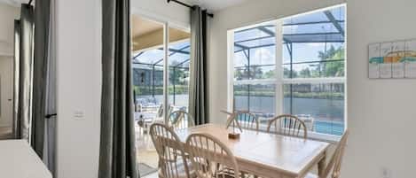 Villa, 4 Bedrooms | Dining