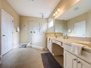 Bathroom - Veranda Home, 8br, 6 En-suites, Lake View,pool/spa 8 Bedroom Villa by RedAwning (Kissimmee)