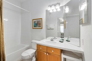 Condo, 2 habitaciones | Baño