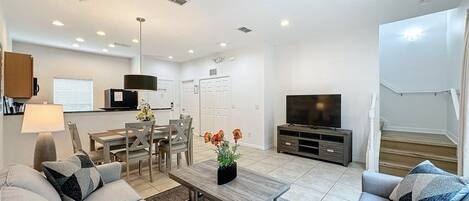 Maison mitoyenne, 2 chambres | Coin séjour