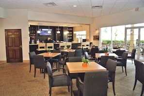 Townhome, 4 Bedrooms | Restaurant
