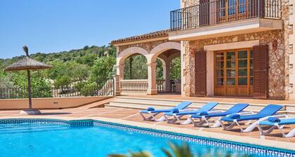 Pujolet with Private Pool and Panoramic Views, Sleeps 8, A/C, WiFi, Table Tennis