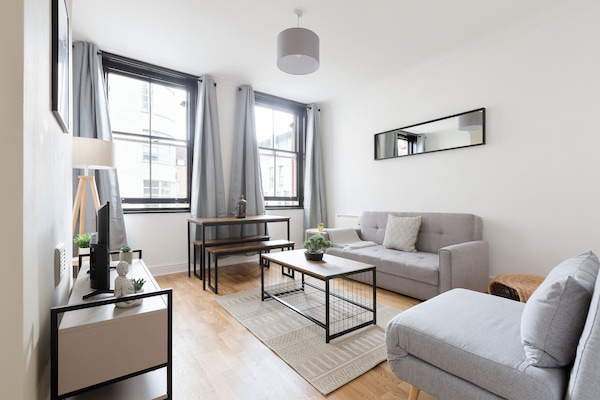 Apartment | Living area | 1-inch TV with cable channels