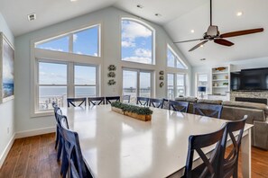 Dining - Pier View Oasis - Nags Head MP 16, Oceanfront, Elevator, Theater, Pool, Hot Tub, Pets OK (Nags Head)