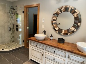 Combined shower/bathtub, hair dryer, towels, soap