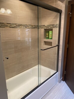 Combined shower/tub, hair dryer, towels, soap - Tucked In The Woods (Pittsboro)