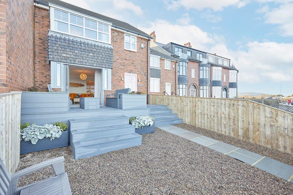 'Salty' Seaview, Saltburn-by-the-Sea - Host & Stay