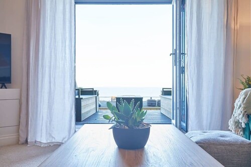 Host & Stay | 'Salty' Seaview