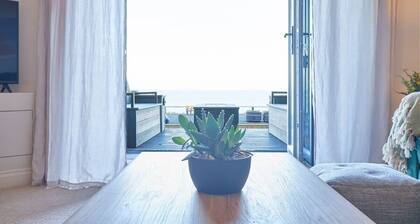 Host & Stay | 'Salty' Seaview