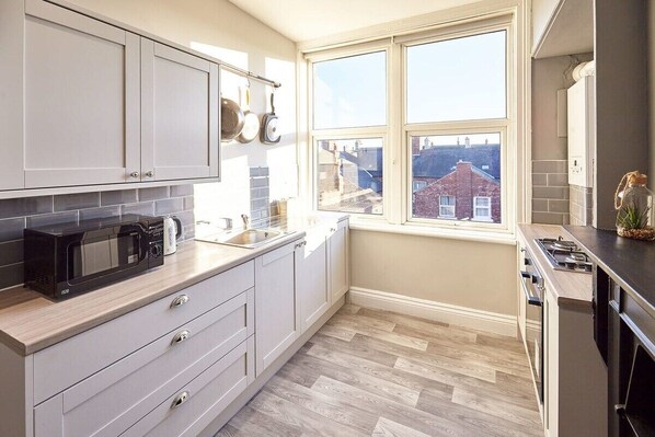 Fridge, microwave, oven, coffee/tea maker - Host & Stay | Cattersty Hideaway (Saltburn-by-the-Sea)