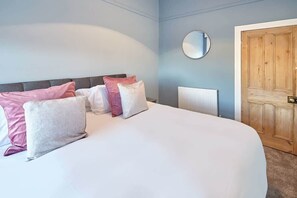 1 bedroom, iron/ironing board, WiFi, bed sheets - Host & Stay | Cattersty Hideaway (Saltburn-by-the-Sea)