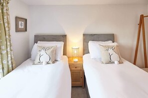 2 bedrooms, iron/ironing board, Internet - Host & Stay | Green Willow (Masham)