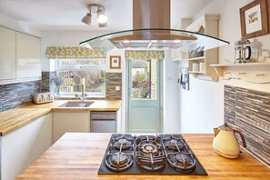 Fridge, microwave, oven, stovetop - Host & Stay | Green Willow (Masham)