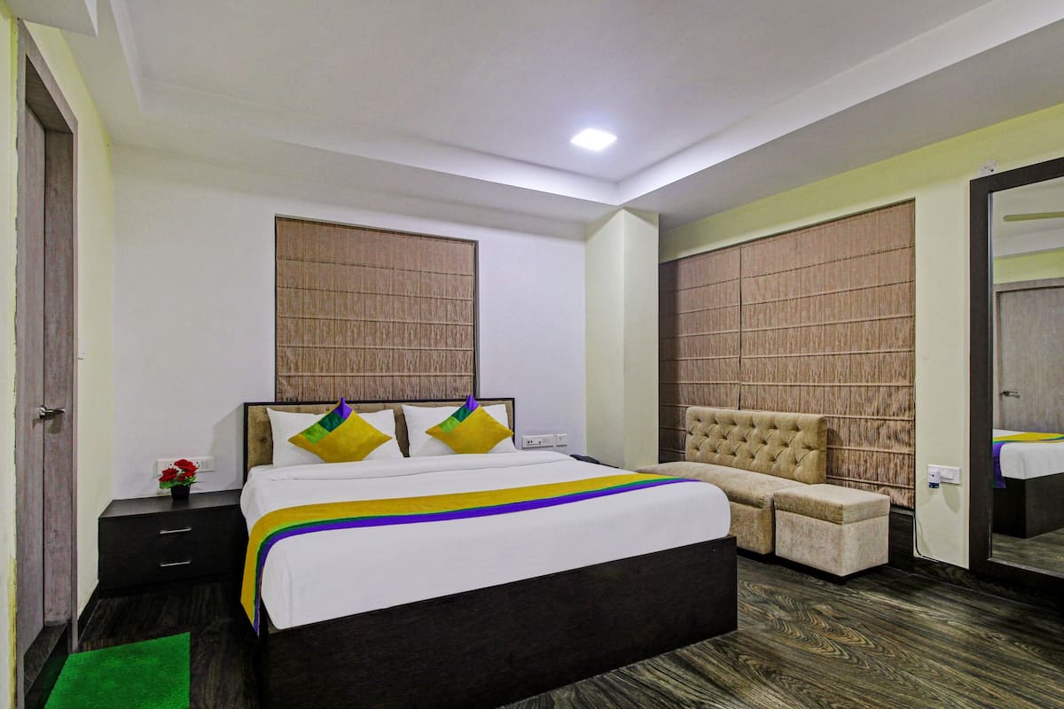 Standard Room | Desk, iron/ironing board