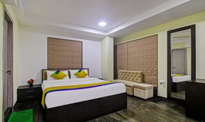 Standard Room | Desk, iron/ironing board