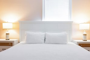 1 bedroom, iron/ironing board, WiFi, bed sheets - Private Parking, Heated Pool - Banana Split (Key West)