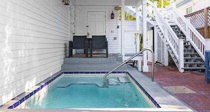 Private Parking, Heated Pool - Creme Brulee Suite