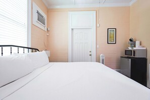 1 habitación, tabla de planchar con plancha, wifi y ropa de cama