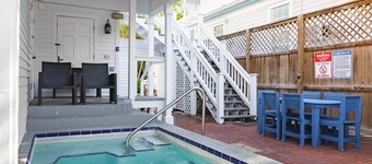 Heated Pool, Epic Location - Honeybun Hideaway