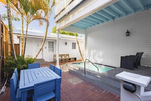 Outdoor dining - Private Parking, Heated Pool - Sweet Caroline (Key West)