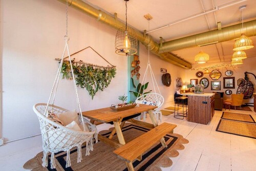 The Nest-Downtown Lake Geneva |Fun & Creative Loft |Unique |Themed Rooms |Parking |1 Block to Beach