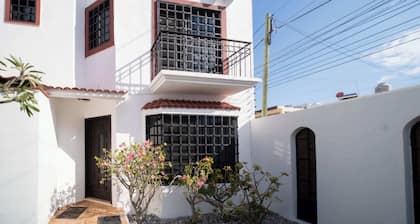 3 BR House Private Parking and Fast Wifi