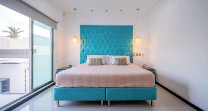 3 BR House Private Parking and Fast Wifi