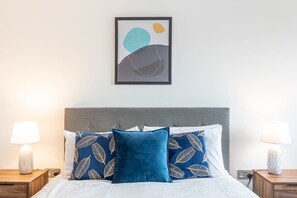 2 bedrooms, desk, iron/ironing board, WiFi - Stylish 2BR Apartment | Stay Zeni, Ouse Court York (York)