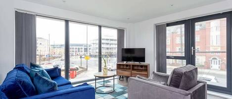 Een televisie en een kantoor