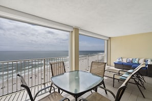 Outdoor dining - White Caps 1202 by Liquid Life (Orange Beach)