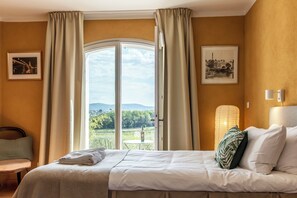 Superior Terrace Room | Safe på rommet, individuelt dekorert og individuelt innredet