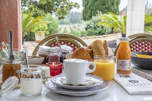 Petit-déjeuner buffet compris tous les jours