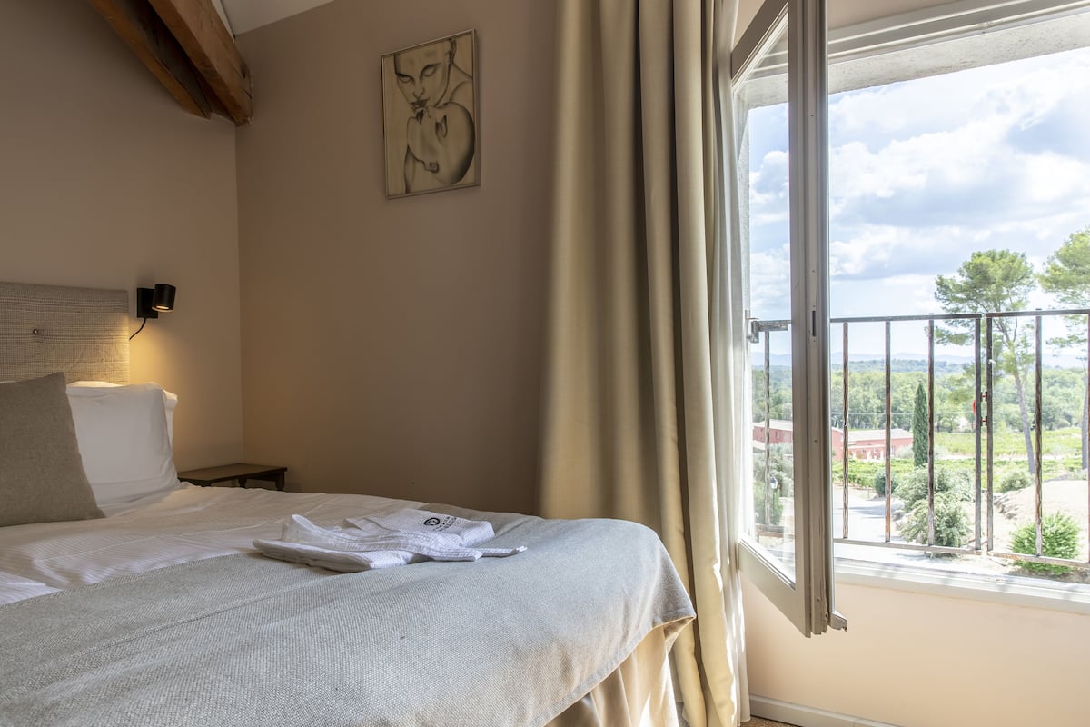 Design-Studio, Blick auf den Weinberg, Zwischengeschoss | Zimmersafe, individuell dekoriert, individuell eingerichtet